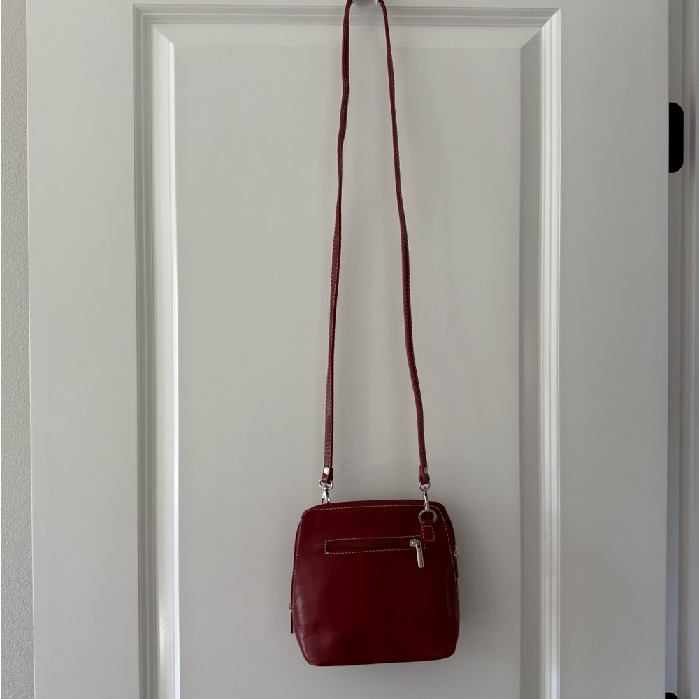 Vera Pelle Elegant Red Crossbody Bag
